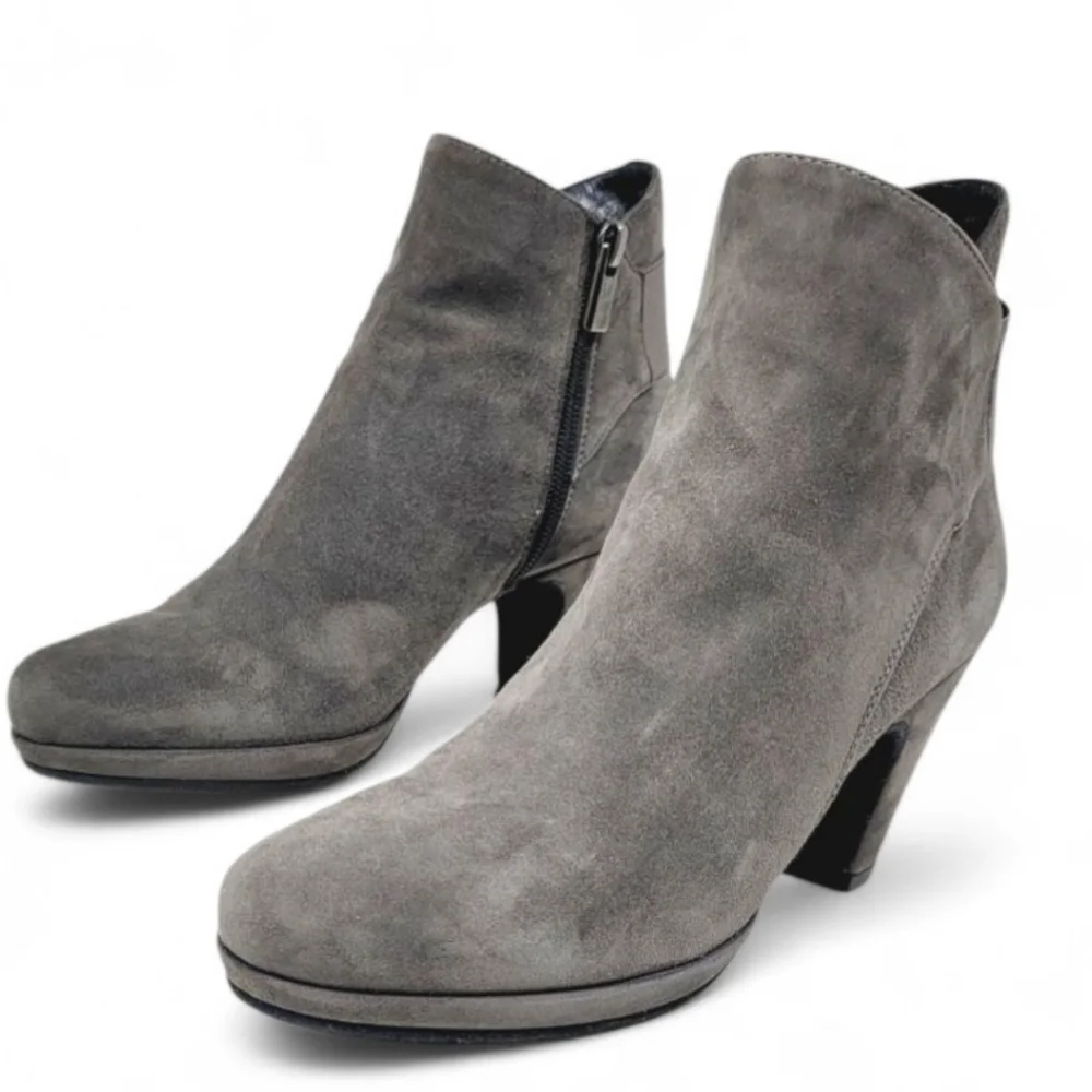 Pas de Rouge Italian Grey Suede Ankle Boots 648